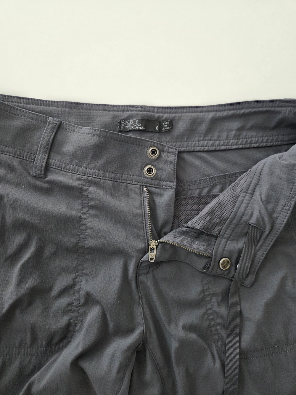 PRANA gray Cropped Knee Length Outdoor Hiking Stretch Pants 6 Athletic